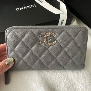 Chanel 19 Zipped Wallet